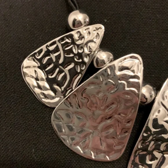 LIA SOPHIA Glam Necklace - Picture 2 of 5